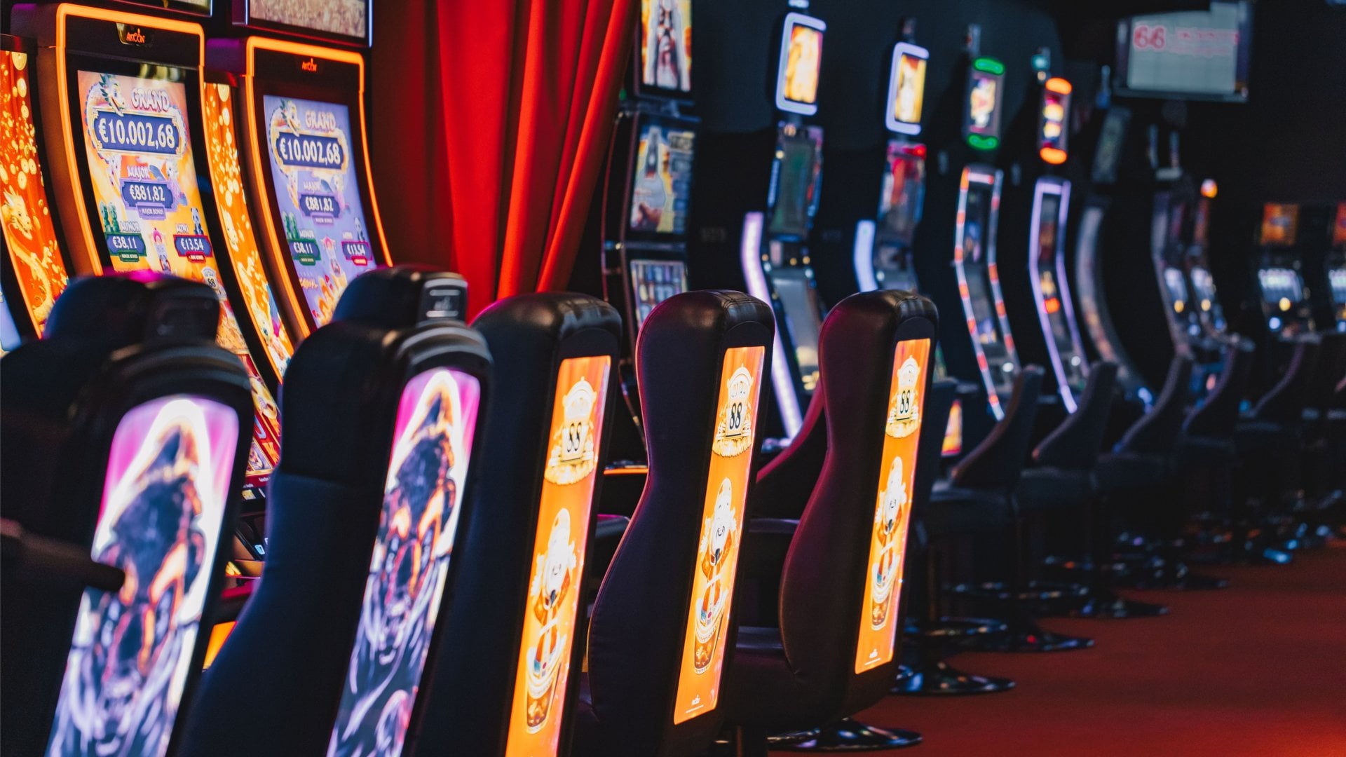 Plongez dans notre salle des machines à sous au Casino Partouche de Juan-les-Pins